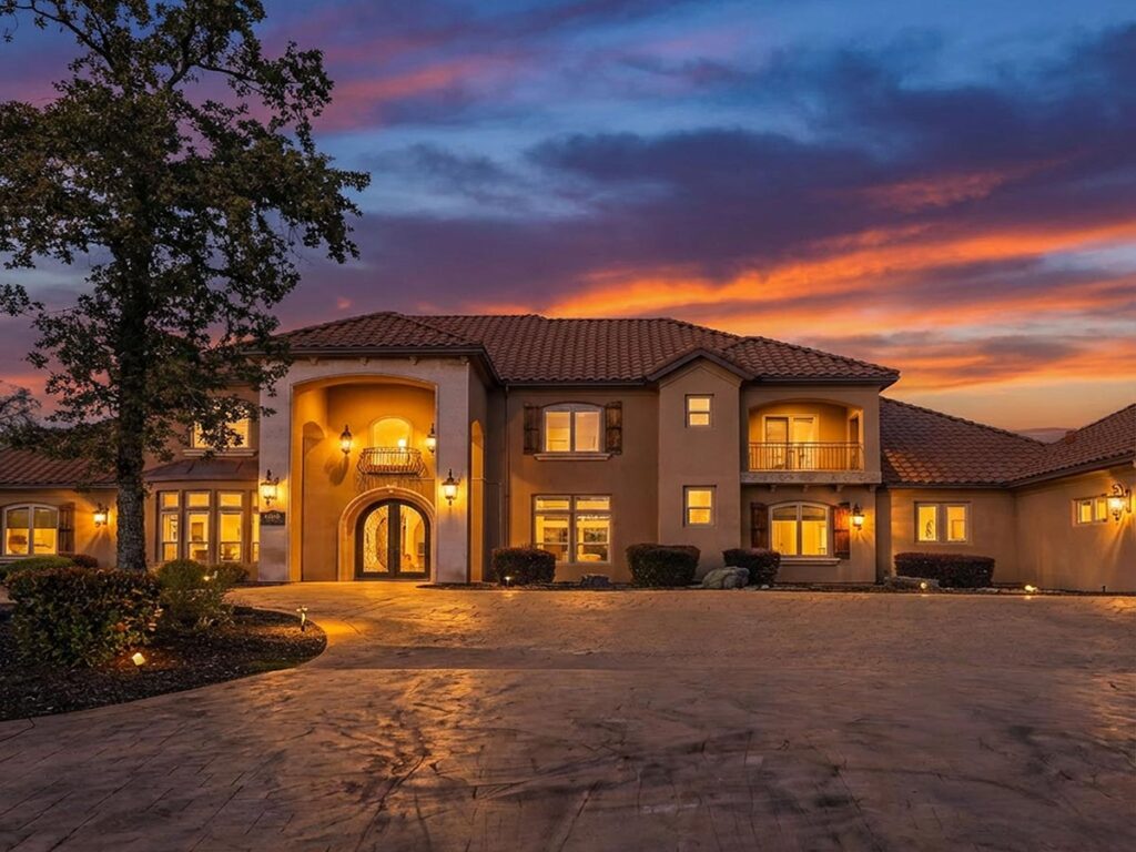 Exterior of Sacramento Wellness facilities